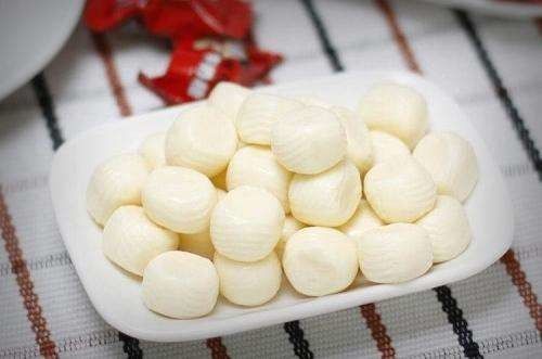 Pequeña empaquetadora de poco ruido de la bolsa del caramelo de la leche